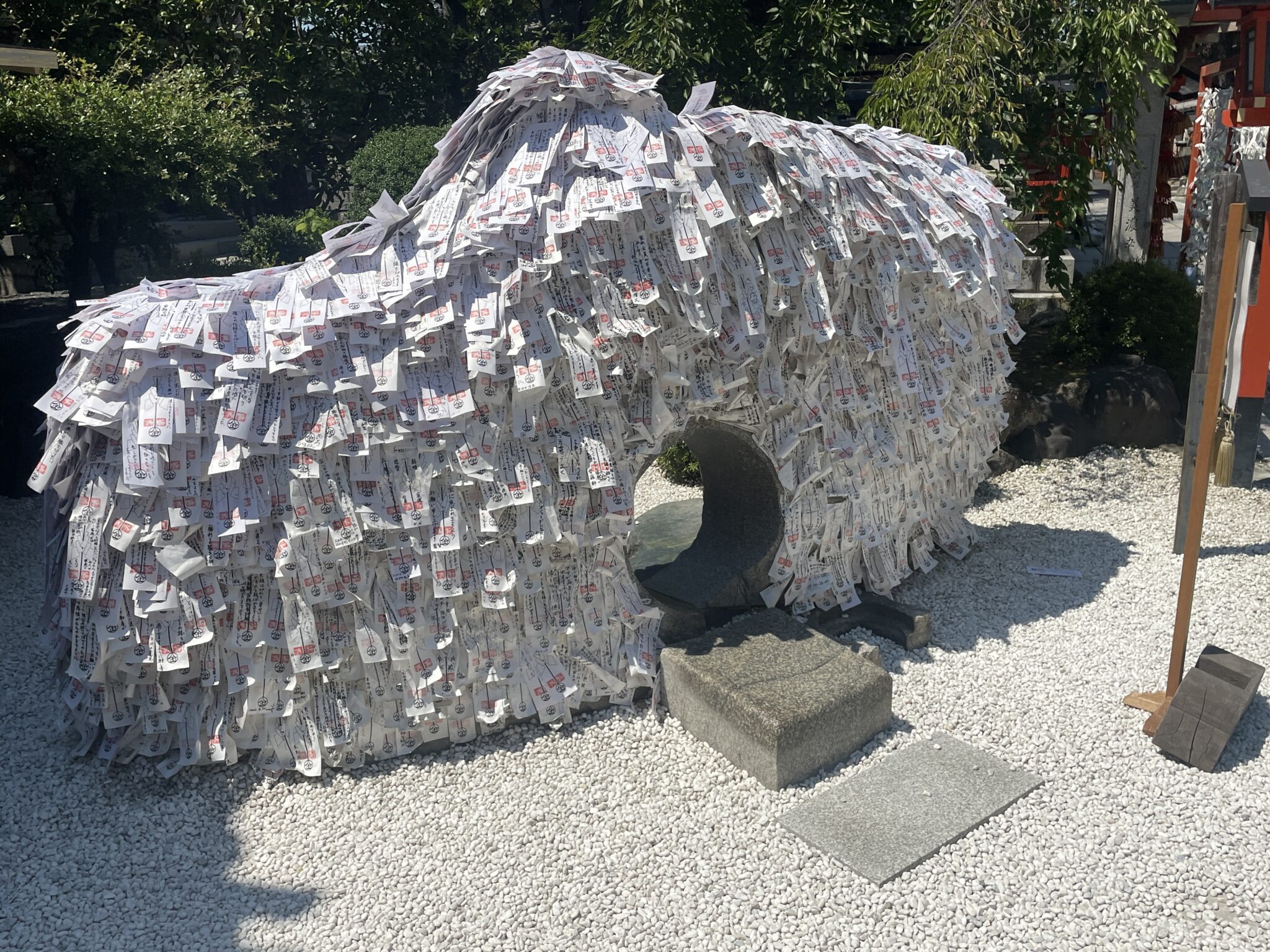 【京都のやばい縁切り神社】「安井金比羅宮」縁切りのやり方とアクセス方法【ちょっと怖い京都観光】 | ふろくどころ。